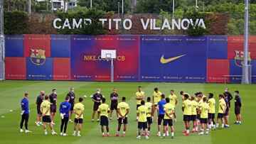 Barcelona (Spain), 01/06/2020.- A handout photo made available by FC Barcelona of players during their team's training session at Joan Gamper sports city in Barcelona, Spain, 01 June 2020. Spanish La Liga soccer clubs conduct training sessions comply
