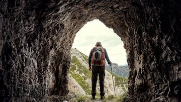 Discover the longest walking route in the world, spanning 16 countries, 2 continents, and 6 time zones, spanning over 14,000 miles.