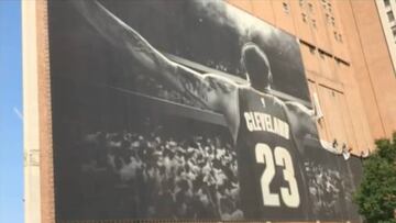 Retiran el gran cartel de Lebron James en Cleveland