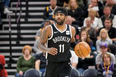El base de los Brooklyn Nets donó más de 300.000 dólares al programa Feeding America o aportó 1,5 millones para ayudar a las jugadoras de la WNBA que no comenzaron la temporada, entre otras causas sociales. Su último gesto ha sido donar una casa a la familia de George Floyd, el joven asesinado por la policía de Minneapolis en mayo de 2020.