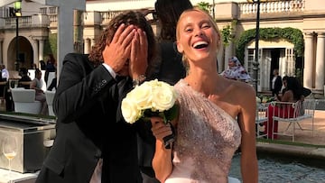 Puyol y Vanesa Lorenzo bromean tras capturar el ramo de Víctor Valdés y Yolanda Cardona