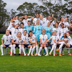 What is the USWNT’s World Cup record in debut games?