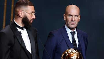 Soccer Football - 2022 Ballon d'Or - Chatelet Theatre, Paris, France - October 17, 2022 Real Madrid's Karim Benzema after winning the Ballon d'Or with former player and manager Zinedine Zidane REUTERS/Benoit Tessier