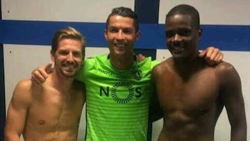 Cristiano posó en el vestuario con jugadores del Sporting