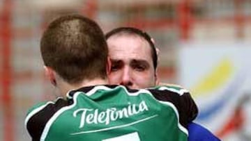 <b>JUNTOS DE NUEVO.</b> Javi Rodríguez, de azul, y Orol, con el 5 a la espalda, volverán a reunirse en la selección española. El pasado fin de semana fueron encarnizados rivales con sus clubes para alcanzar la final de la Copa de Europa.