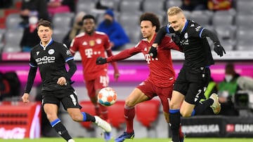 MUNICH, GERMANY - NOVEMBER 27: Leroy Sane of FC Bayern Muenchen battles for possession with Amos Pieper of Arminia Bielefeld during the Bundesliga match between FC Bayern M&uuml;nchen and DSC Arminia Bielefeld at Allianz Arena on November 27, 2021 in Muni