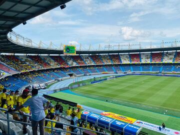 Los hinchas de la Selección Colombia acompañan al equipo en su partido ante Ecuador por las Eliminatorias Sudamericanas en el Metropolitano.