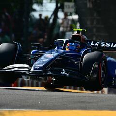 Sainz sonríe y Ferrari se hunde