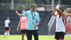 Carlos Paniagua en un entrenamiento de la Selección Colombia Femenina Sub 17.