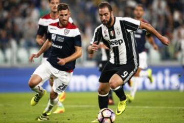 12º Higuaín: 65 millones de euros.