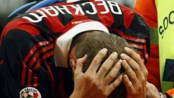 <b>¡ESTÁ ROTO!</b> Beckham abandonó el domingo el césped de San Siro gritando "¡está roto, está roto!"