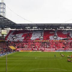 Colonia exhibe pancartas contra la reanudación de la Bundesliga