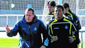 <b>UN PASADO COMÚN. </b>Víctor y Uche han pertenecido con anterioridad al Recreativo de Huelva.