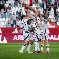 El Albacete sella la permanencia matemática en un final de locura