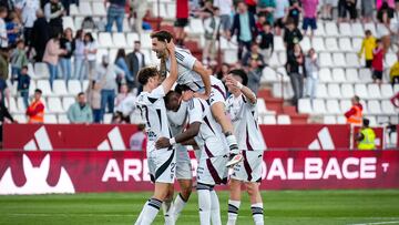 Los jugadores del Albacete celebran un gol.