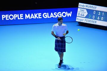 Andy Murray y Roger Federer participaron en una exhibición benéfica en Glasgow.