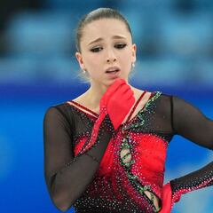 Lo nunca visto... y con 15 años: Kamila Valieva, la niña de oro