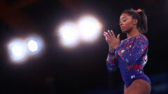 Simone Biles durante la clasificiaci&oacute;n a las finales de Tokio 2020