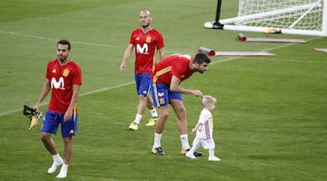 El hijo Sergio Ramos, Marco, con Gerard Piqué.