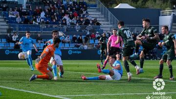 El Ibiza vuelve a estar a seis puntos de la fase de ascenso