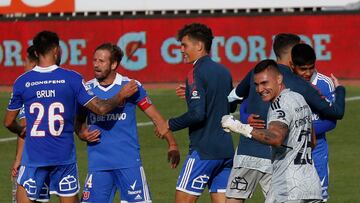 Futbol, Universidad de Chile vs Union Espanola.
Fecha 6, campeonato Nacional 2022.
El jugador de Universidad de Chile Cristobal Campos celebra con sus companeros tras el partido de primera division contra Union Espanola realizado en el estadio Elias Figueroa de Valparaiso, Chile.
27/03/2022
Raul Zamora/Photosport
Football, Universidad de Chile vs Union Espanola.
6th date, 2022 National Championship.
Universidad de Chile’s player Cristobal Campos celebrates with teammates after the first division football match against Union Espanola held at the Elias Figueroa stadium in Valparaiso, Chile.
27/03/2022
Raul Zamora/Photosport