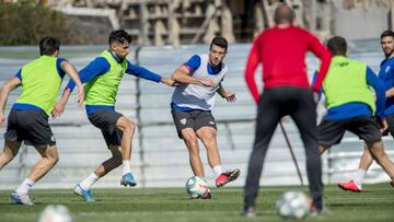 Garitano con su equipo en Lezama.