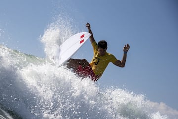 El surfista peruano acab con otro de los eurpeos, el italiano Leonardo Fioravanti; y luchar por un puesto en semifinales contra el australiano Owen Wright.