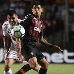 El radical cambio con que Esteban Pavez se luce en Brasil