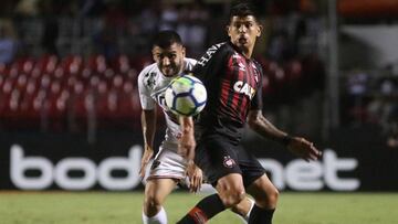 Esteban Pavez brilla en el Atlético Paranaense.