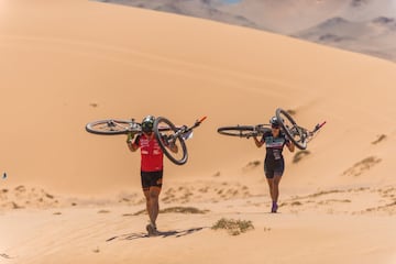 El paso de Épica por una de las dunas más grandes del mundo