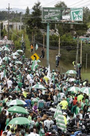 En imágenes el apoyo masivo de la hinchada a Atlético Nacional