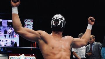 Andrade El ídolo en la Arena México en su etapa como La Sombra.