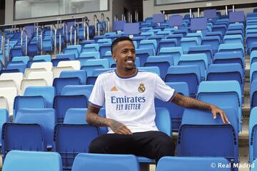 El Real Madrid junto a Adidas han presentado la que será la indumentaria para la temporada que viene. "Está diseñada para reflejar el espíritu y el sentido de unidad del club con sus aficionados bajo el lema This is grandeza, e incluye referencias al estadio Santiago Bernabéu", según explica el propio club blanco. 