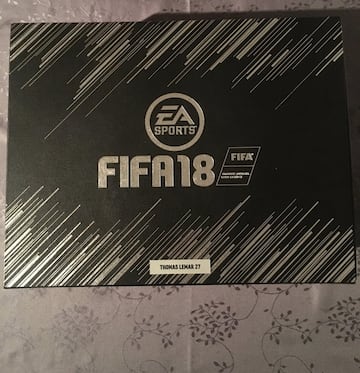 En septiembre del 2017, EA Sports le regalaba el FIFA 18 personalizado.