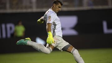 El arquero de Tigres buscó al atacante español y le soltó un codazo cuando los regios buscaban el empate en tiempo de compensación.