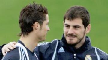 <b>BUEN AMBIENTE. </b>Cristiano y Casillas, ayer en Valdebebas.