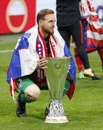 Oblak fue campeón de la Europa League con el Atlético en la final de Lyon frente al Marsella el 16 de mayo de 2018. Los rojiblancos empezaron jugando la Champions, pero cayeron a la Europa League, donde fueron pasando rondas hasta llegar a la final. En la misma no hubo color y el Atlético ganó 3-0. Ese día jugaron: Oblak; Vrsaljko (Juanfran, 45'), Giménez, Godín, Lucas; Correa (Thomas, 87'), Gabi, Saúl, Koke; Griezmann (Torres, 89') y Diego Costa. Ese día Torres pudo, por fin, ganar un título con el equipo de su vida. 