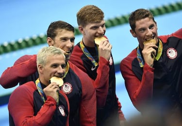 ?Por qu¨¦ los deportistas muerden sus medallas?