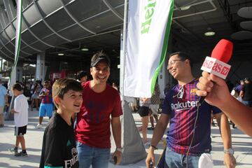 Los aficionados colmaron el Hard Rock Stadium de Miami para disfrutar de El Clásico entre Real Madrid y Barcelona.