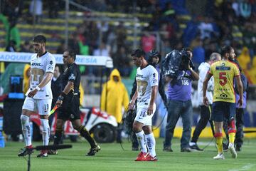 En uno de los duelos más parejos, Universidad Nacional visitó la cancha de Monarcas. En un encuentro que tuvo oportunidades contadas, la lluvia y la presencia de tormenta eléctrica finalizó el partido de manera prematura. Al final, los capitanes de ambas escuadras acordaron un empate. Pumas perdió el subliderato y Monarcas aspira a puestos de liguilla.