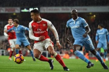 Alexis Sánchez nuevamente fue figura en Arsenal. 