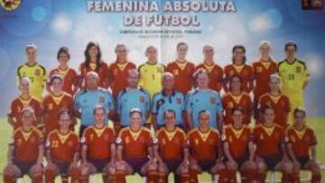 La selección femenina de fútbol posa con la equipación de cara al Europeo de Suecia.