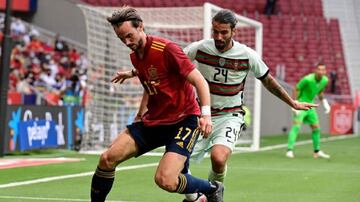 Fabián, en un partido contra Portugal.