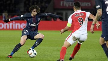 Rabiot ante la marca de Falcao en el juego entre PSG y M&oacute;naco por Ligue 1