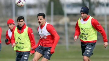 En la Selección el actual jugador de Manchester United compartió con el volante que finalizó su carrera en Universidad de Chile. 