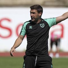 Carrión inicia su etapa ante un Alcorcón renovado