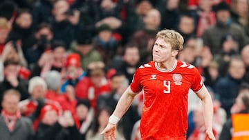 Copenhagen (Denmark), 20/03/2025.- Denmark's Rasmus Hoejlund celebrates scoring the 1-0 goal during the UEFA Nations League quarter final first leg match between Denmark and Portugal at Parken stadium in Copenhagen, Denmark, 20 March 2025. (Dinamarca, Copenhague) EFE/EPA/Liselotte Sabroe DENMARK OUT