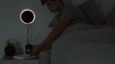 Esta base de carga guardará tus cables USB cuando no los utilices