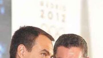 <b>PLENO ESPAÑOL. </b>Toda la plana mayor de la delegación oficial de 2M12 acompañó a Zapatero en su primera intervención en Singapur.