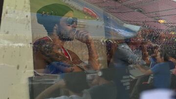 Jorge Valdivia sorprende y asiste a partido de la U ante Unión